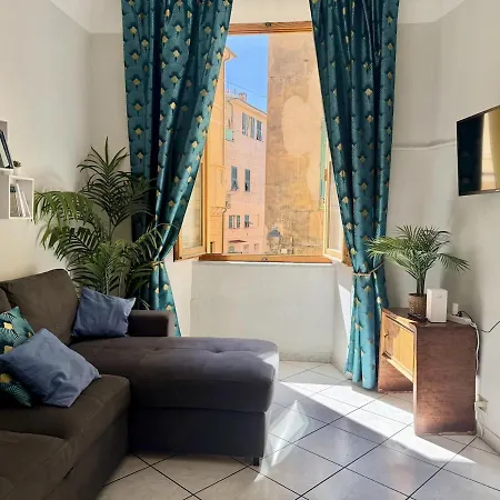 Host4u - Ada's, Parasio Old City, 5 Min To Beaches 아파트