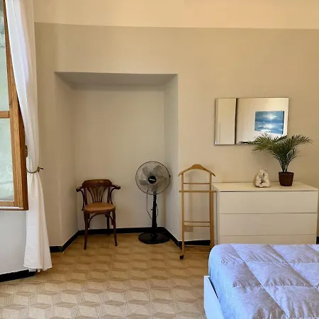 Host4u - Ada's, Parasio Old City, 5 Min To Beaches Apartamento *