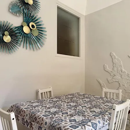 아파트 Host4u - Ada's, Parasio Old City, 5 Min To Beaches 임페리아