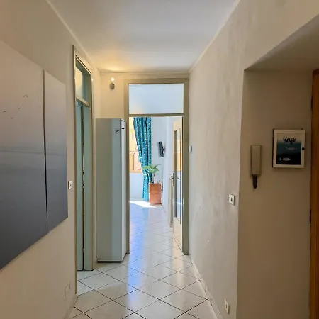 아파트 Host4u - Ada's, Parasio Old City, 5 Min To Beaches