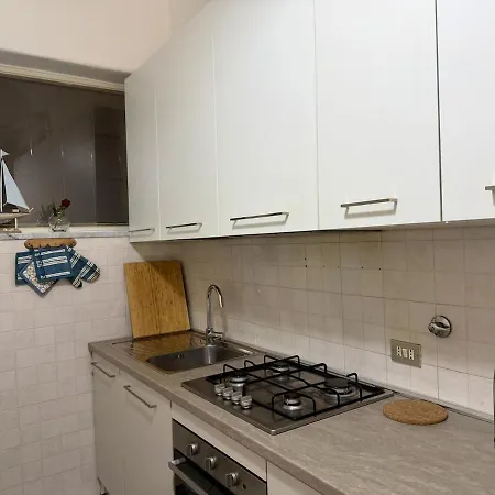 아파트 Host4u - Ada's, Parasio Old City, 5 Min To Beaches *