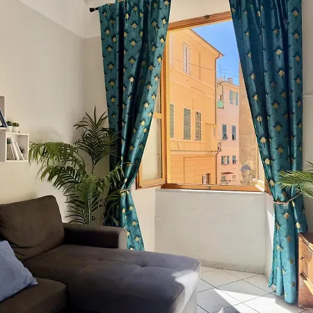 Host4u - Ada's, Parasio Old City, 5 Min To Beaches 아파트